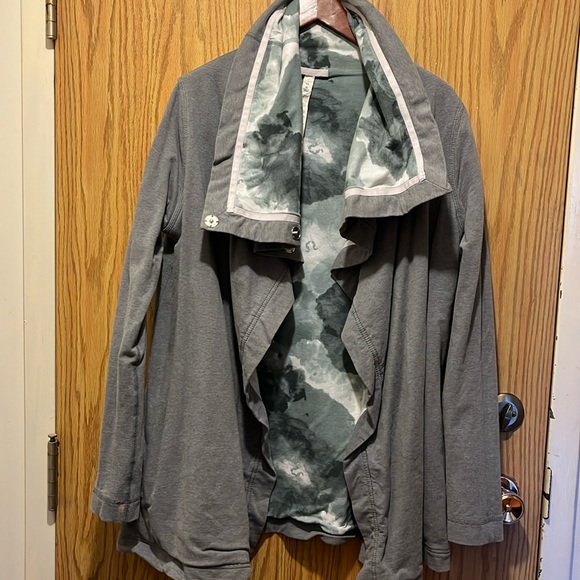 Lululemon Savasana wrap sweater size 10 - Picture 1 of 8